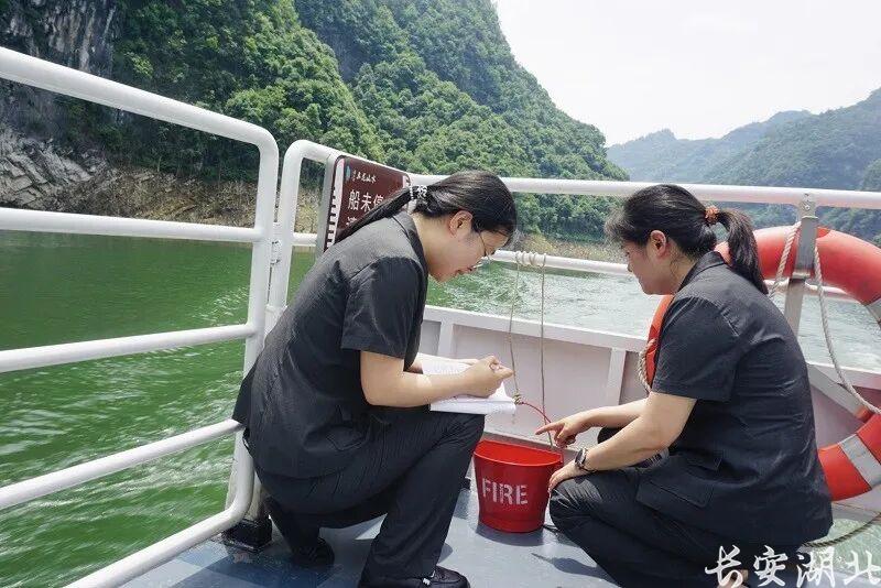 法护绿水青山 共绘生态美卷——湖北鹤峰法院多部门联合开展生态护河专项行动 